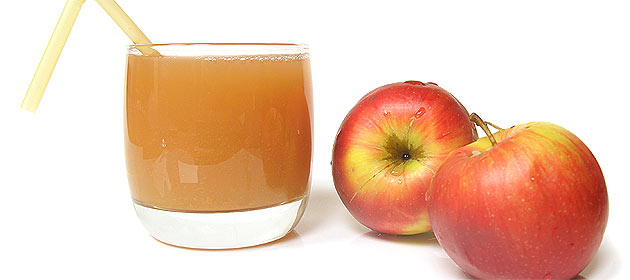 Jabłka i sok jabłkowy